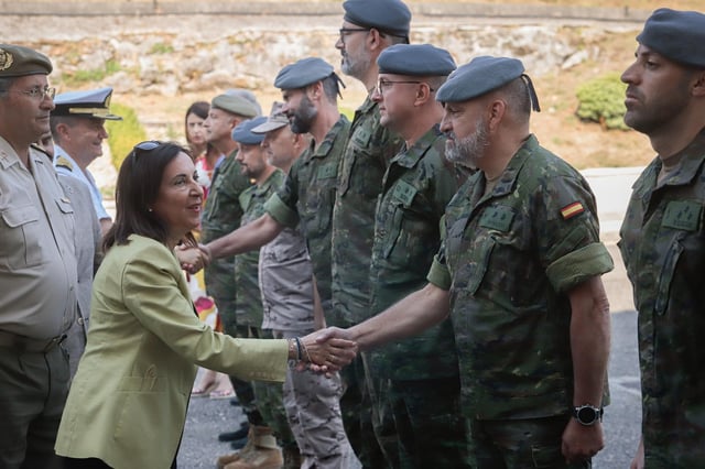 La ministra de Defensa, Margarita Robles , durante su visita a la Brigada "GaliciaVII", en la Base General Morillo.