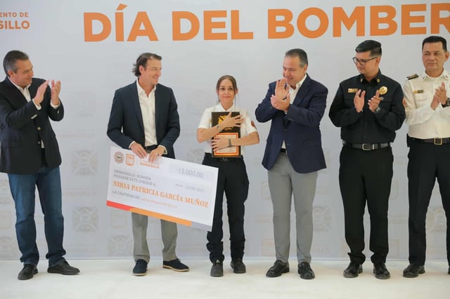 El alcalde Antonio Astiazarán reconoció a elementos destacados del cuerpo de Hermosillo.