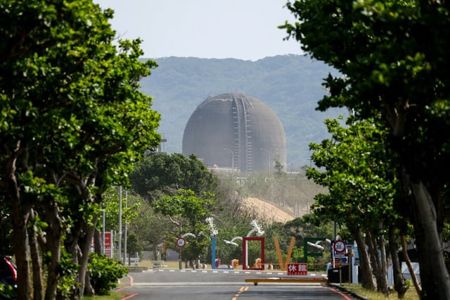In Taiwan ist das Referendum über die Wiederinbetriebnahme des Atomkraftwerks Ma'anshan gescheitert. Bei der Abstimmung votierten rund 4,3 Millionen Menschen mit Ja und 1,5 Millionen mit Nein. Nötig gewesen wären mindestens fünf Millionen Ja-Stimmen.