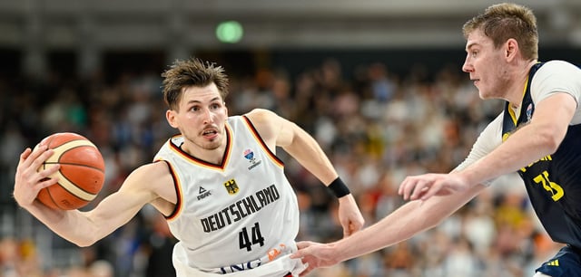 Deutschlands David Krämer (l.) fehlt der Mannschaft bei der EM in Lettland