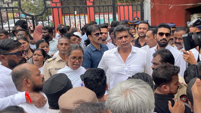 Mumbai Congress President Varsha Gaikwad criticized the government