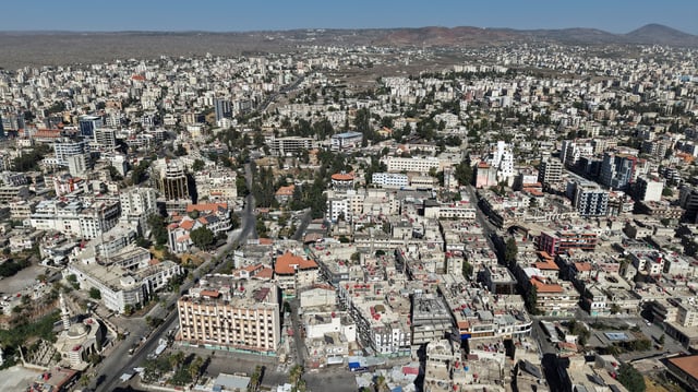 A drone view shows the predominantly Druze city of Sweida, following deadly clashes between Druze fighters, Sunni Bedouin tribes and government forces, in Syria July 25, 2025. REUTERS/Khalil Ashawi/File Photo