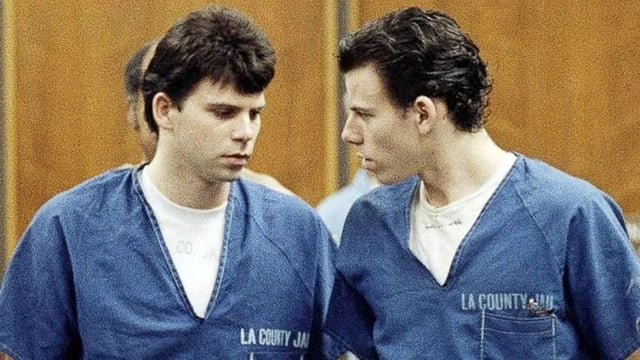 A pesar de que su condena se redujo a 50 años, los hermanos Menéndez seguirán en prisión tras la decisión de la comisión de libertad condicional.