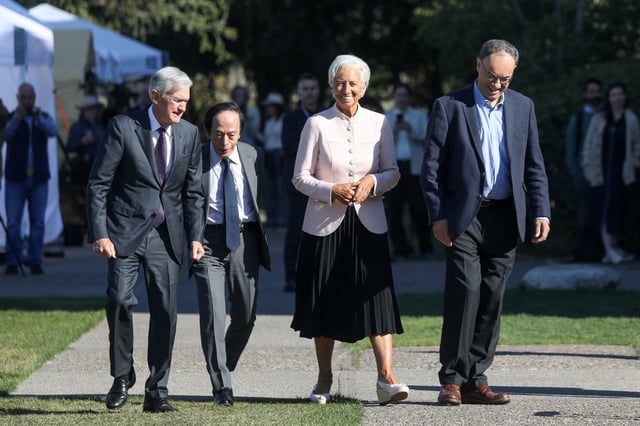 European Central Bank President Christine Lagarde, Federal Reserve Chairman Jerome Powell, Bank of Japan Governor Kazuo Ueda and Bank of England Governor Andrew Bailey walk as they attend the Federal Reserve Bank of Kansas City's 2025 Jackson Hole economic policy symposium, with the theme "Labor Markets in Transition: Demographics, Productivity, and Macroeconomic Policy" in Jackson Hole, Wyoming, U.S., August 22, 2025. REUTERS/Jim Urquhart