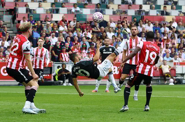 Soccer Football - Premier League - Brentford v Aston Villa - GTech Community Stadium, London, Britain - August 23, 2025 Aston Villa's Emiliano Buendia shoots at goal Action Images via Reuters/Matthew Childs