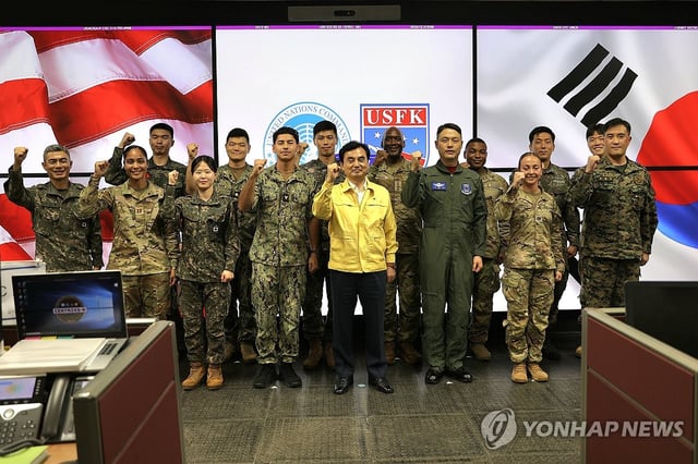 This photo, provided by South Korea-U.S. Combined Forces Command, shows Defense Minister Ahn Gyu-back and South Korean and U.S. troops posing for a photo during his visit to a wartime command center on Aug. 20, 2025. (PHOTO NOT FOR SALE) (Yonhap)
