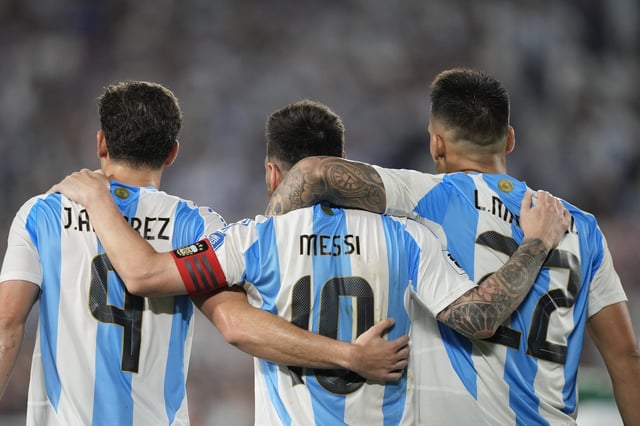 Julián Álvarez, Lionel Messi y Lautaro Martínez son los tres delanteros indiscutidos en las convocatorias de la selección argentina