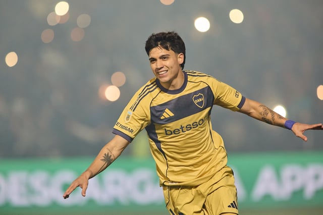 Zeballos celebra su gol ante Independiente Rivadavia, el domingo pasado: Boca enfrenta a Banfield