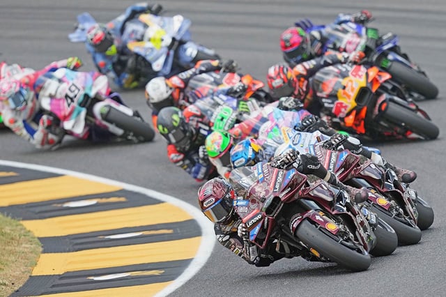 Imagen ilustrativa. Un camarógrafo se salvó de ser impactado por una moto en el GP de Hungría (Foto AP/Antonio Calanni)