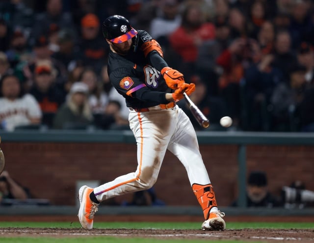 San Francisco Giants’ Casey Schmitt (10) hits a single against the San Diego Padres in the fifth inning at Oracle Park in San Francisco, Calif., on Tuesday, Aug. 12, 2025. (Nhat V. Meyer/Bay Area News Group)