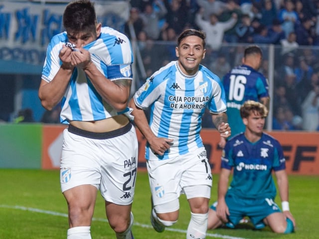 El Loco Díaz festeja su gol ante Talleres, el primero en la noche tucumana.