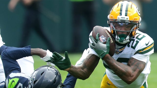 Green Bay Packers wide receiver Matthew Golden (22) catches a pass against the defense of Seattle Seahawks cornerback Nehemiah Pritchett (28) on Saturday, August 23, 2025, at Lambeau Field in Green Bay, Wis. The Packers defeated the Seahawks 20-7. Wm. Glasheen USA TODAY NETWORK-Wisconsin
