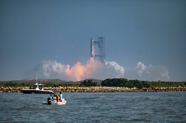 Une fusée Starship de SpaceX décolle de la Starbase, le 27 mai 2025 au Texas peu avant l'explosion de son vaiseau, le Super Heavy booster