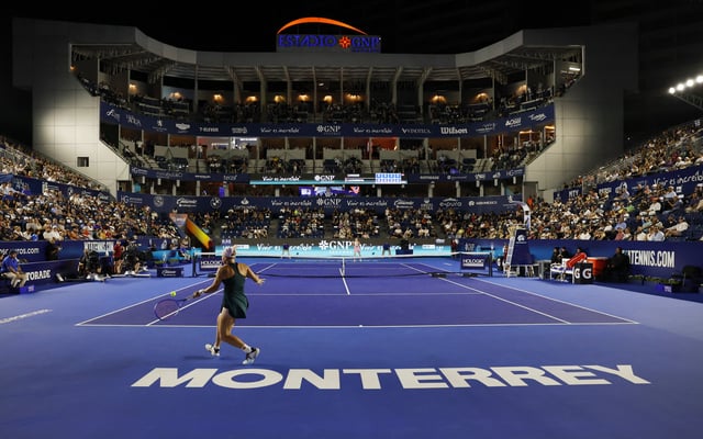 Tennis - WTA 500 - Monterrey Open - Club Sonoma, Monterrey, Mexico - August 23, 2025 General view Russia's Diana Shnaider in action during her final match against Russia's Ekaterina Alexandrova REUTERS/Daniel Becerril