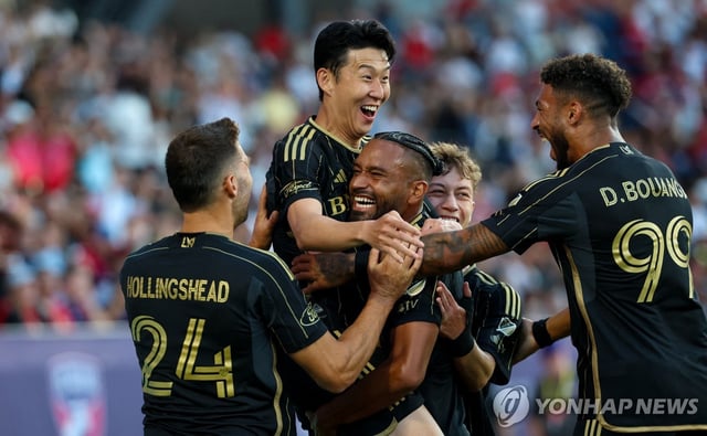 Son Heung-min of Los Angeles Football Club (C) is mobbed by teammates after scoring a free kick goal against FC Dallas during the clubs' Major League Soccer match at Toyota Stadium in Frisco, Texas, on Aug. 23, 2025, in this Imagn Images photo via Reuters. (Yonhap)
