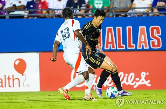 Son Heung-min of Los Angeles Football Club (R) controls the ball next to Shaq Moore of FC Dallas during the clubs' Major League Soccer match at Toyota Stadium in Frisco, Texas, on Aug. 23, 2025, in this Imagn Images photo via Reuters. (Yonhap)
