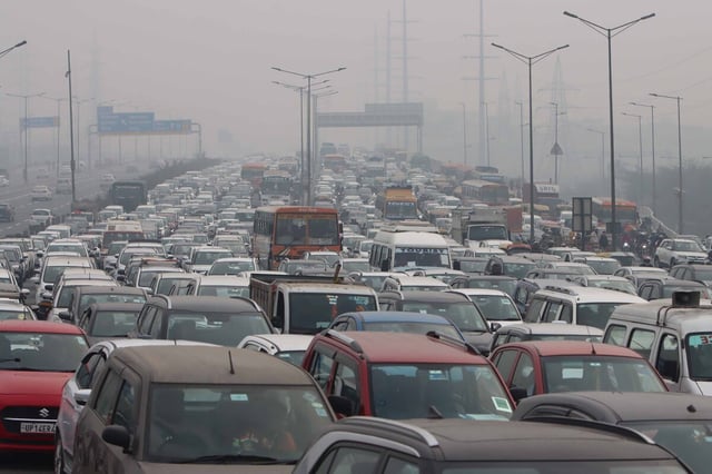 Vehicles ( Photo:SNS)