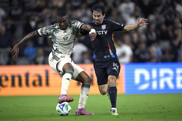 SAN DIEGO, CALIFORNIA – AUGUST 23: Juan Mosquera #29 of the Portland Timbers controls the ball while defended by Luca De La Torre #14 of San Diego FC during the first half at Snapdragon Stadium on August 23, 2025 in San Diego, California. (Photo by Orlando Ramirez/Getty Images)