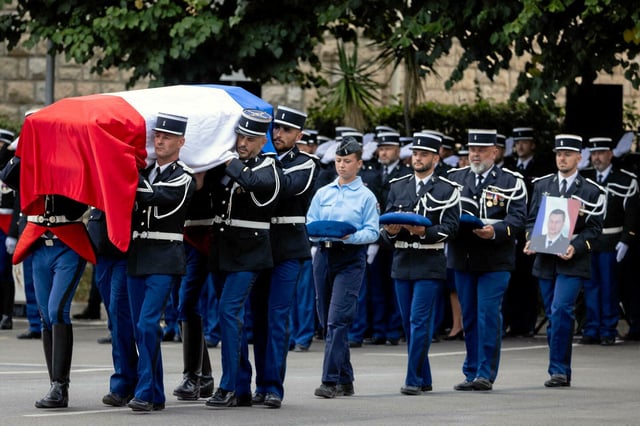 Cérémonie d'hommage au gendarme Éric Comyn, cinq jours après sa mort lors d'un refus d'optempérer, le 28 août 2024, à Mougins.
