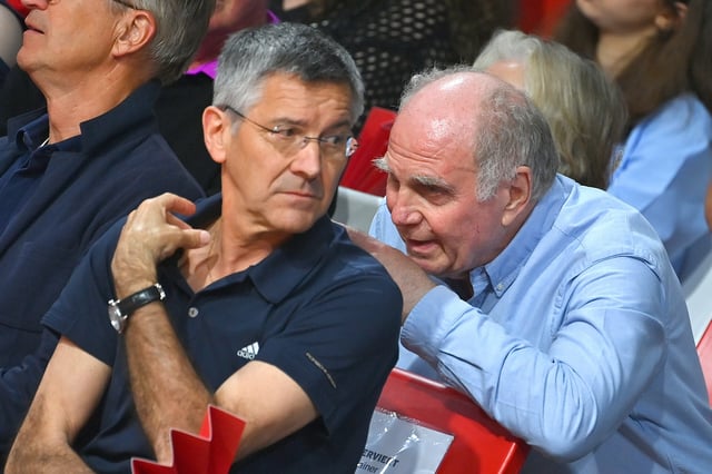 Im Aufsichtsrat des FC Bayern München um den Vorsitzenden Herbert Hainer (l.) und Klub-Patron Uli Hoeneß soll man sich mit Markus Krösche schon beschäftigt haben.
