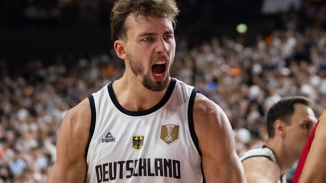 Deutschland schlägt Spanien zweimal im Basketball und ist bereit für die EM.