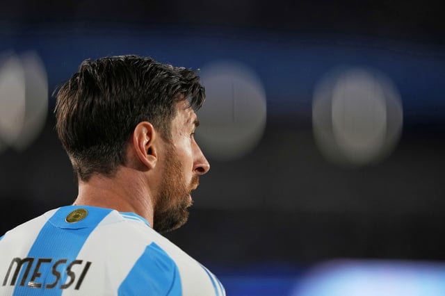 Lionel Messi, en el partido de Argentina ante Colombia por las eliminatorias sudamericanas. (AP)