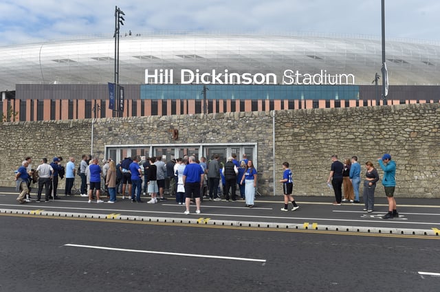 Soccer Football - Premier League - Everton v Brighton & Hove Albion - Hill Dickinson Stadium, Liverpool, Britain - August 24, 2025 Everton fans outside the stadium before the match REUTERS/Peter Powell