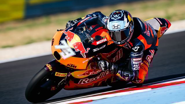 Valentín Perrone hizo flamear la celeste y blanca en el podio de la categoría Moto3, telonera del MotoGP en el Gran Premio de motociclismo de HUngría.