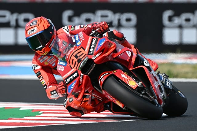 Marc Marquez au guidon de sa Ducati officielle le 23 août 2025 sur le circuit du Balaton Park à Balatonfokajar en Hongrie