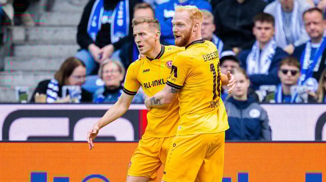 Niklas Hauptmann jubelt nach seinem Tor mit Nils Fröling