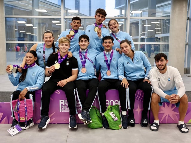 El equipo de canotaje, el mejor rendimiento de un país en este deporte. Argentina la rompió con 11 medallas, 7 de oro. Foto Prensa COA
