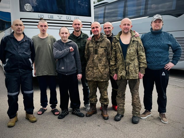 Warriors of the Armed Forces, the National Guard, the State Border Guard Service, and civilians. Most of them had been in captivity since 2022 along with journalist Dmytro Khyliuk (2nd from right), who was abducted in the Kyiv region in March 2022. At last, he is home, in Ukraine.