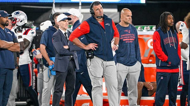 Aug 21, 2025; East Rutherford, New Jersey, USA; New England Patriots head coach Mike Vrabel during the third quarter against the New York Giants at MetLife Stadium. Mandatory Credit: Mark Smith-Imagn Images