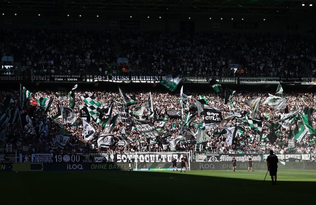 Soccer Football - Bundesliga - Borussia Moenchengladbach v Hamburger SV - Borussia-Park, Moenchengladbach, Germany - August 24, 2025 General view of Borussia Moenchengladbach fans inside the stadium before the match REUTERS/Leon Kuegeler