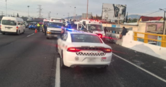 Una persona murió y al menos 16 resultaron heridas tras la volcadura de una combi en la autopista México-Pachuca. Foto: X @GN_Carreteras