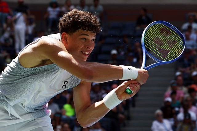 Tennis - U.S. Open - Flushing Meadows, New York, United States - August 24, 2025 Ben Shelton of the U.S. in action during his first round match against Peru's Ignacio Buse REUTERS/Kevin Lamarque
