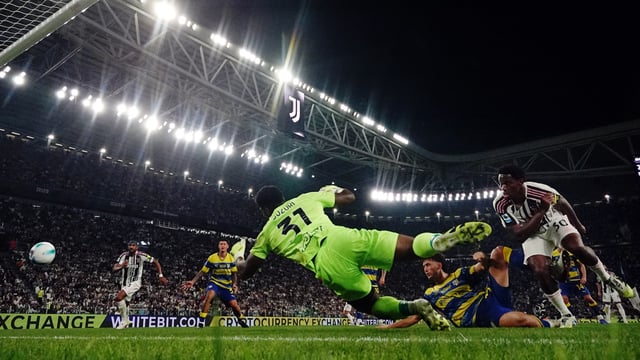 Soccer Football - Serie A - Juventus v Parma - Allianz Stadium, Turin, Italy - August 24, 2025 Juventus' Jonathan David scores their first goal REUTERS/Alberto Lingria