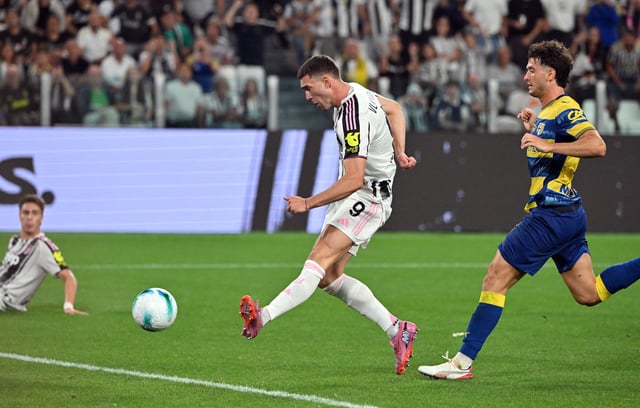 Soccer Football - Serie A - Juventus v Parma - Allianz Stadium, Turin, Italy - August 24, 2025 Juventus' Dusan Vlahovic scores their second goal REUTERS/Alberto Lingria