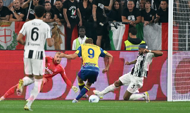 Soccer Football - Serie A - Juventus v Parma - Allianz Stadium, Turin, Italy - August 24, 2025 Parma's Mateo Pellegrino has his shot saved by Juventus' Michele Di Gregorio and Bremer REUTERS/Alberto Lingria