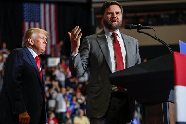 FOTO DE ARCHIVO.  El senador republicano JD Vance se dirige a una multitud de partidarios en un mitin del expresidente estadounidense Donald Trump en Youngstown, Ohio. Septiembre, 2022.  REUTERS/Gaelen Morse