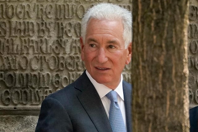 ARCHIVO - Charles Kushner llega al funeral de Ivana Trump, el 20 de julio de 2022, en Nueva York. (AP Foto/John Minchillo, archivo)