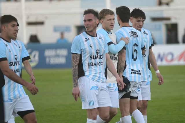 Racing empató 1-1 con Almagro por la Primera Nacional en el estadio Miguel Sancho de Nueva Italia. (Ramiro Pereyra / La Voz)