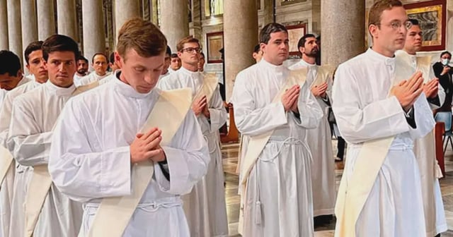 Legionarios de Cristo responden a documental del padre Maciel
