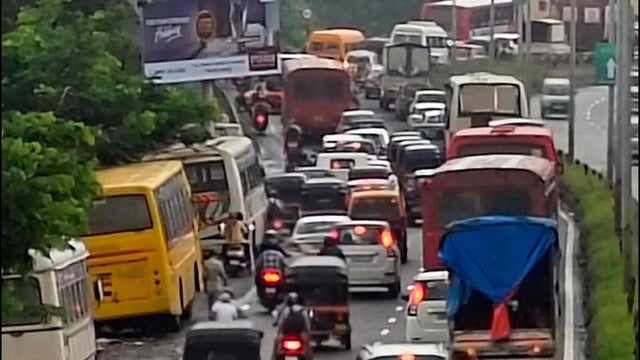 Traffic Jam on the Mumbai-Goa Highway (Bachchan Kumar/ HT PHOTO)