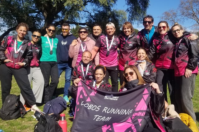La postal de Lobos Running Team, una de las tantas que dejó la Media Maratón de Buenos Aires