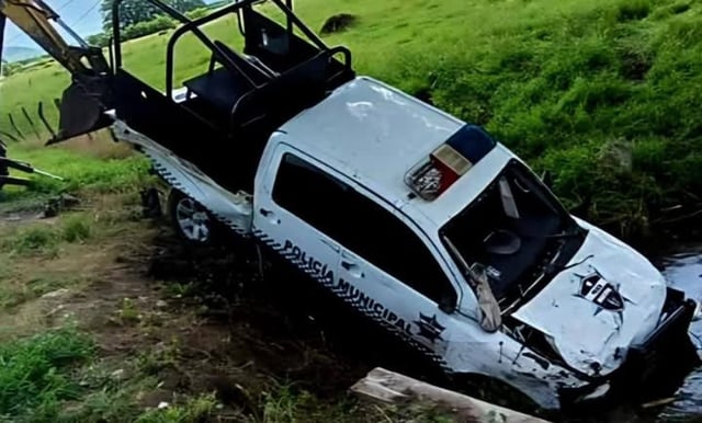 Vuelca patrulla en la Tepalcatepec-San Isidro; 5 agentes heridos
