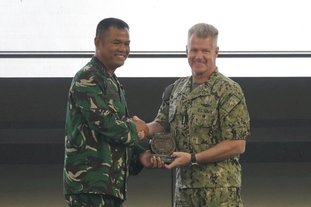 Commander of US Indo-Pacific Command Adm. Samuel Paparo, right, shakes hands with Deputy Commander of the Indonesian Armed Forces Gen. Tandyo Budi Revita during the opening ceremony of Super Garuda Shield 2025, an Indonesia-US annual large-scale joint military exercise that brings together forces from multiple countries, in Jakarta, Indonesia Monday, Aug. 25, 2025. (AP Photo/Tatan Syuflana)