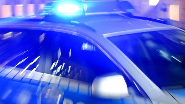 Ein Mann in Dresden starb bei einem Polizeieinsatz nach einer Fixierung durch Beamte.