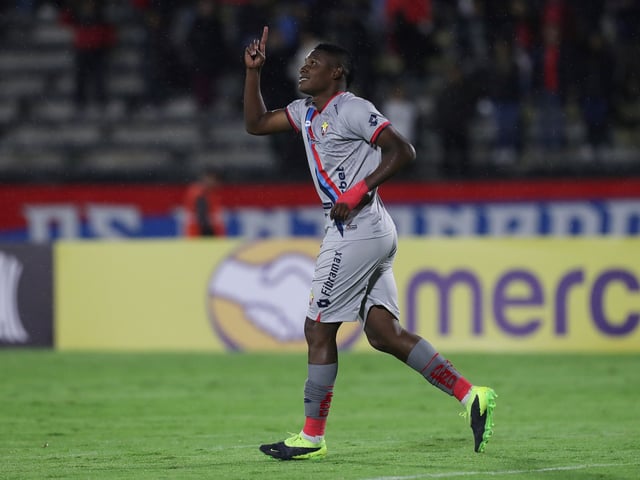 Marcos Olmedo, con la camiseta de El Nacional, antes de ser traspasado al Mushuc Runa de la Primera División de Ecuador. Foto: EFE/ José Jácome
