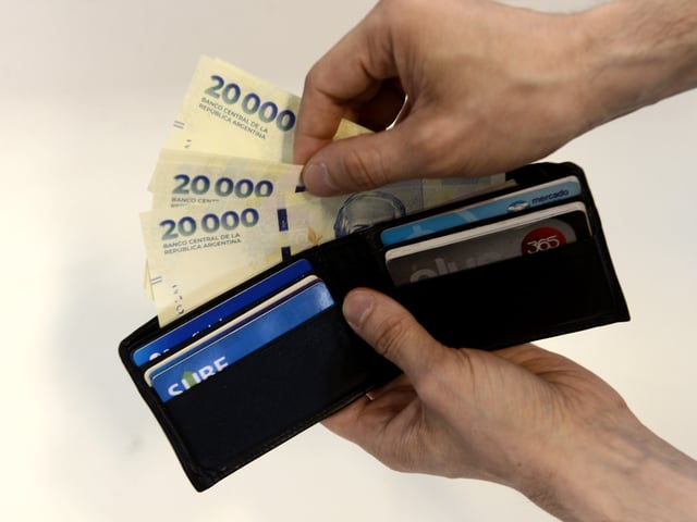 04-12-2024 - Buenos Aires Nuevo billete de 20.000 pesos. Foto: Luciano Thieberger. FTP CLARIN IMG_20241204_094918.jpg Z Invitado